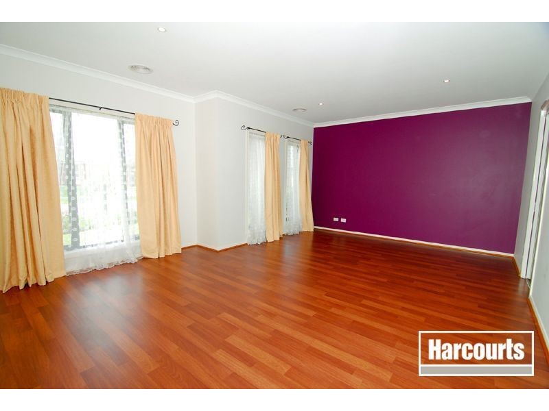 56 Westmoreland Avenue, Cranbourne North VIC 3977