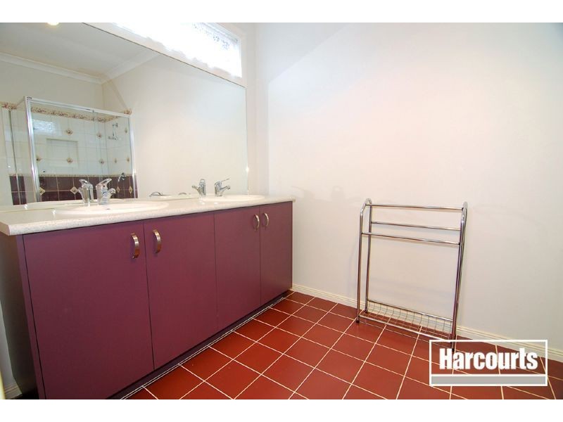 56 Westmoreland Avenue, Cranbourne North VIC 3977