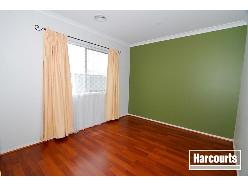 56 Westmoreland Avenue, Cranbourne North VIC 3977