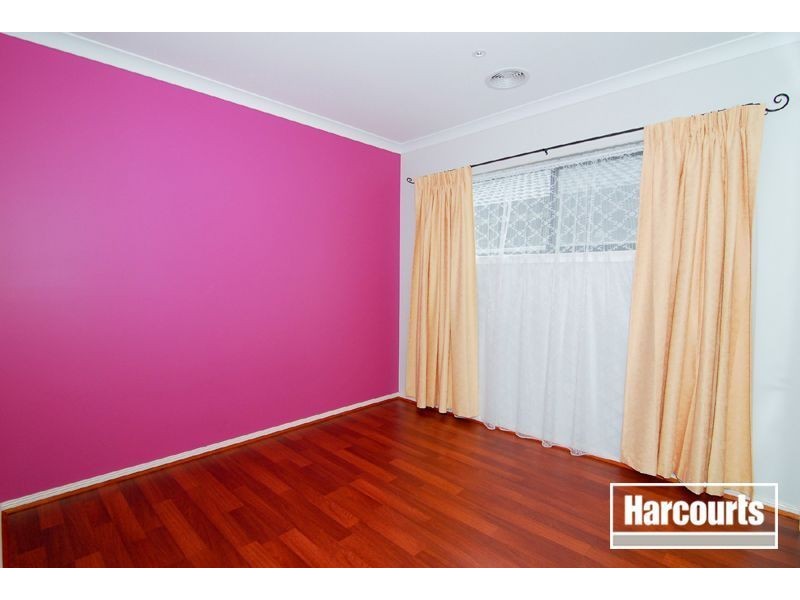 56 Westmoreland Avenue, Cranbourne North VIC 3977