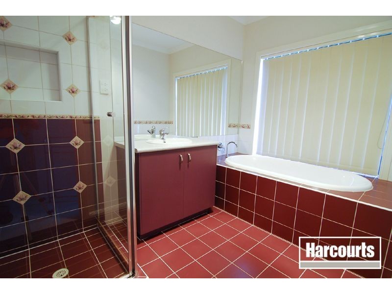 56 Westmoreland Avenue, Cranbourne North VIC 3977