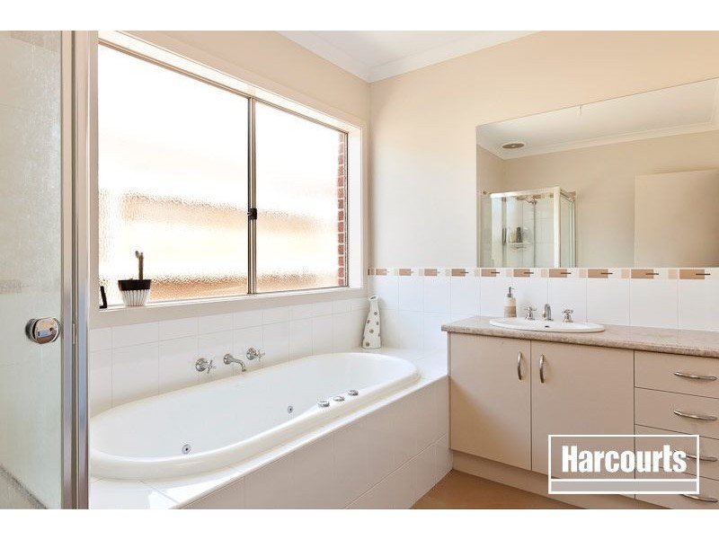 27 Beauford Avenue, Narre Warren South VIC 3805