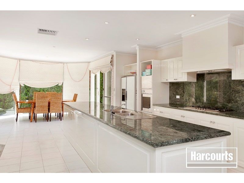 9 Tuileries Rise, Narre Warren South VIC 3805