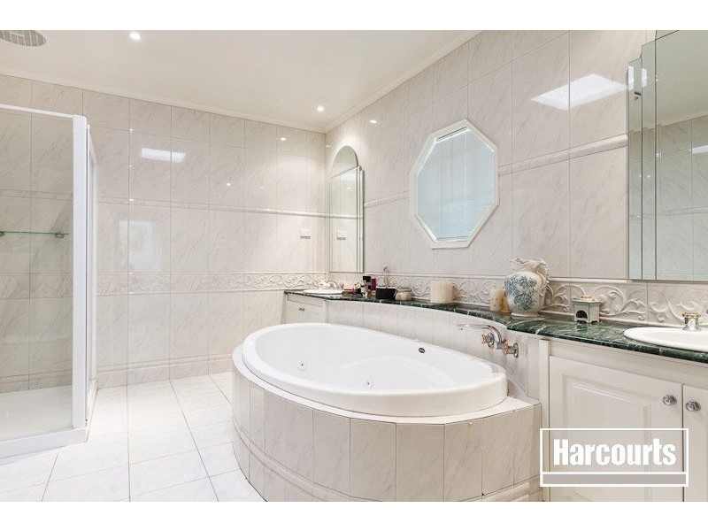 9 Tuileries Rise, Narre Warren South VIC 3805