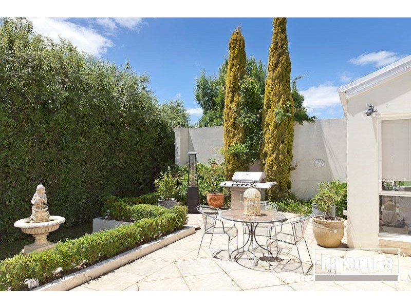 9 Tuileries Rise, Narre Warren South VIC 3805