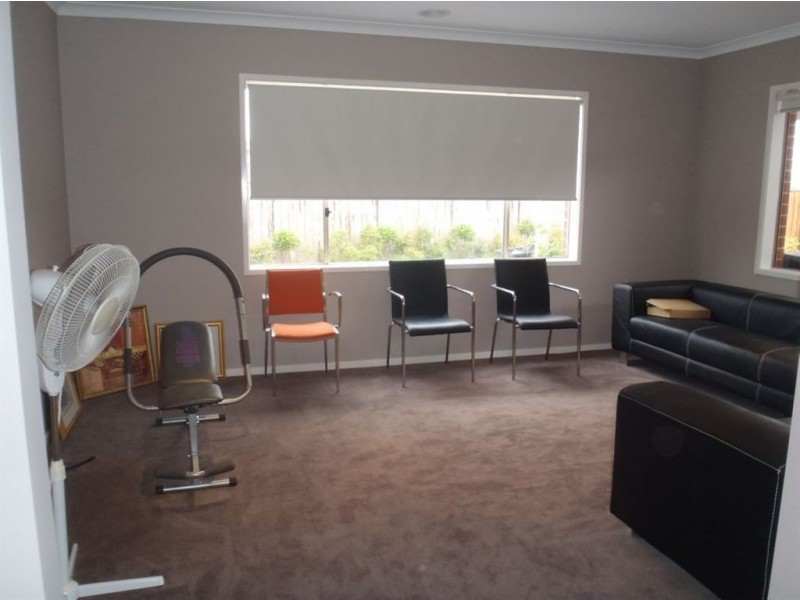 17 Beechwood Drive, Lyndhurst VIC 3975