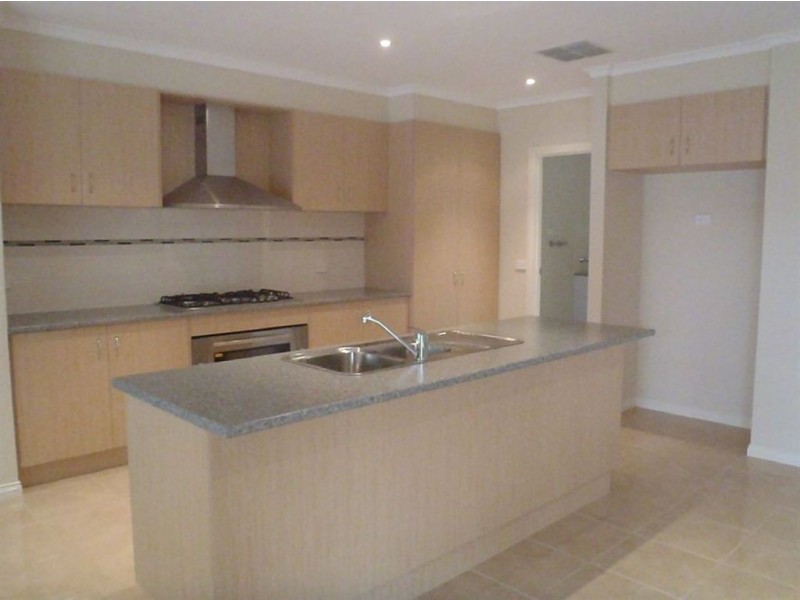 76 Langbourne Drive, Narre Warren South VIC 3805