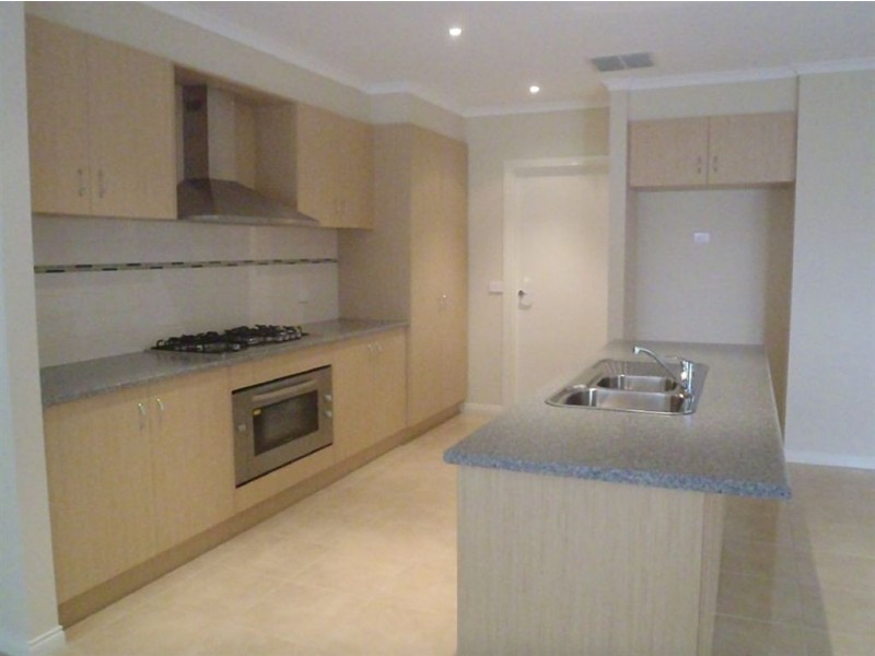 76 Langbourne Drive, Narre Warren South VIC 3805