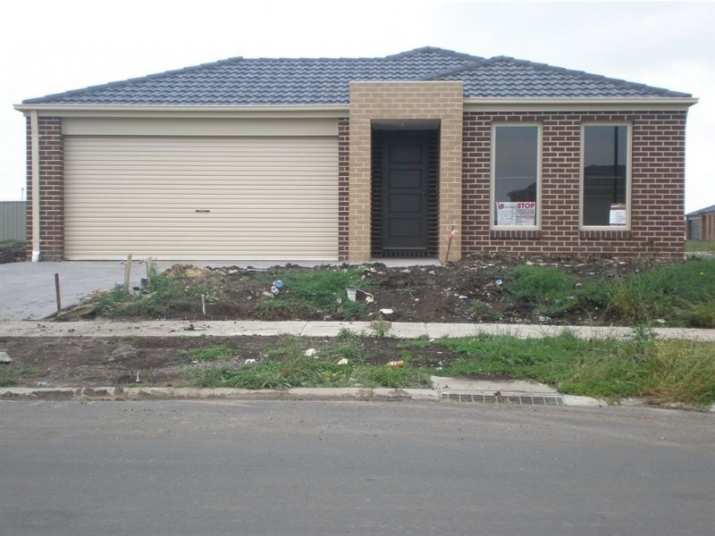 21 Stately Drive, Cranbourne East VIC 3977