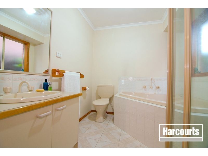 16 Hedgerow Court, Narre Warren South VIC 3805