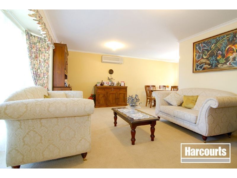 6 Foulds Crt, Berwick VIC 3806