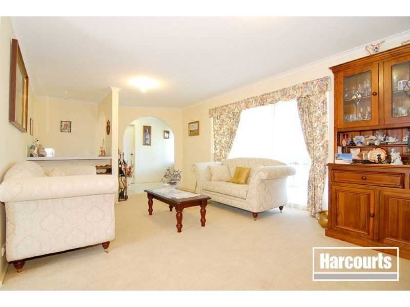 6 Foulds Crt, Berwick VIC 3806