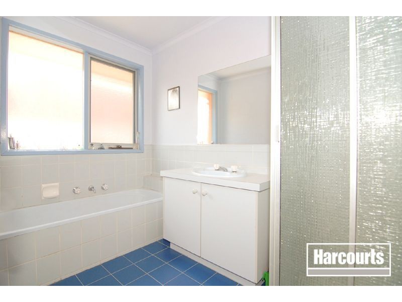 6 Foulds Crt, Berwick VIC 3806