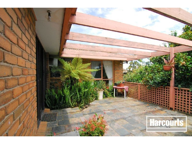 6 Foulds Crt, Berwick VIC 3806