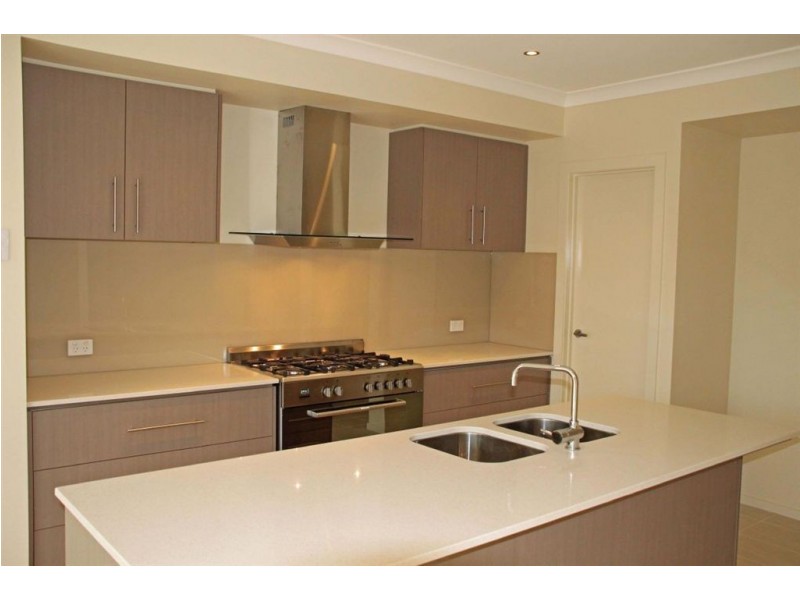 76 Mannavue Boulevard, Cranbourne North VIC 3977