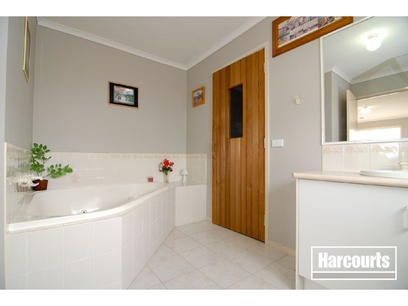 5 Turnberry Avenue, Narre Warren South VIC 3805