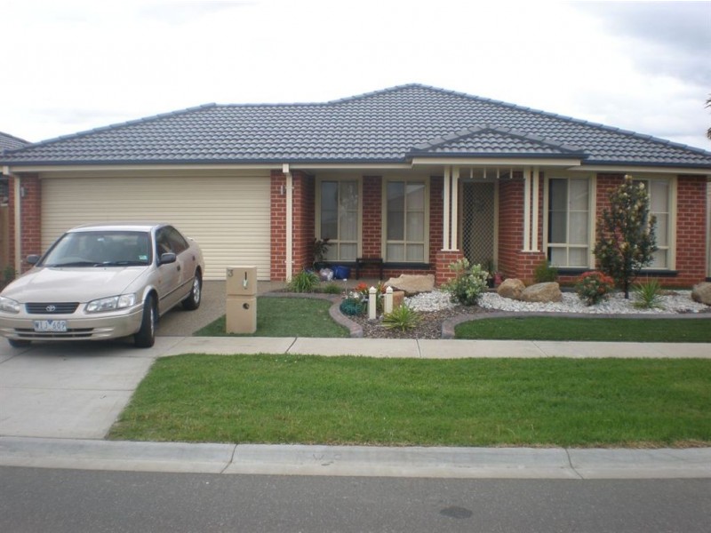 3 Howe Way, Cranbourne East VIC 3977
