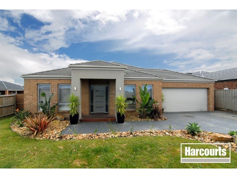 17 Bronson Circuit, Cranbourne North VIC 3977