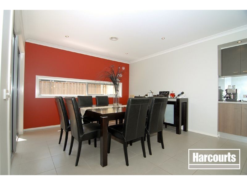 17 Bronson Circuit, Cranbourne North VIC 3977