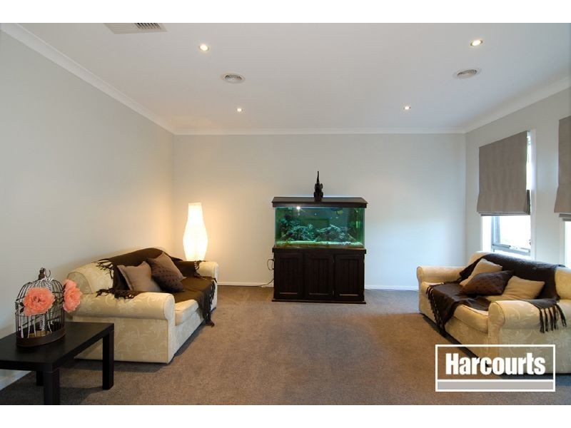 17 Bronson Circuit, Cranbourne North VIC 3977