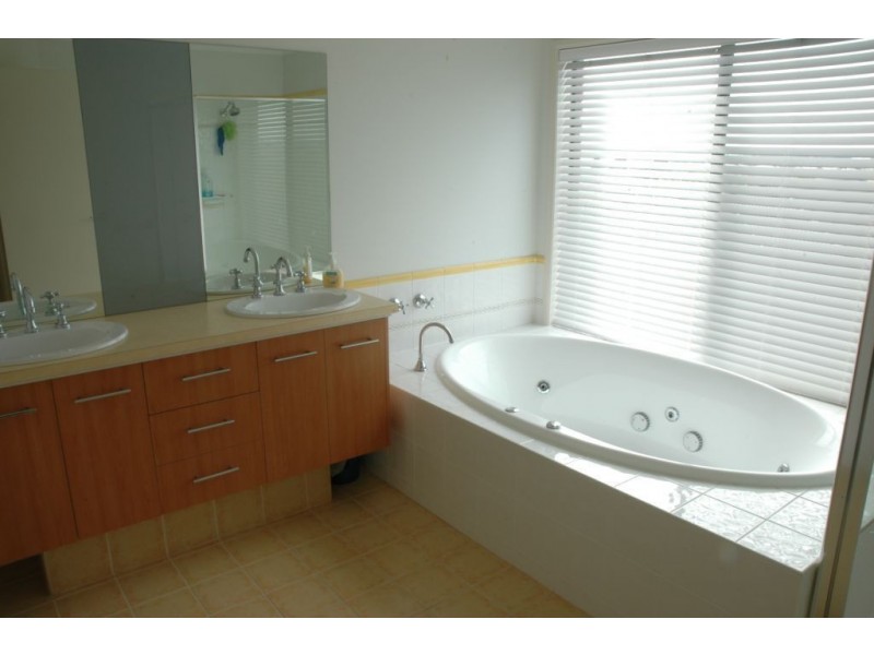 6 Chesil Court, Narre Warren South VIC 3805