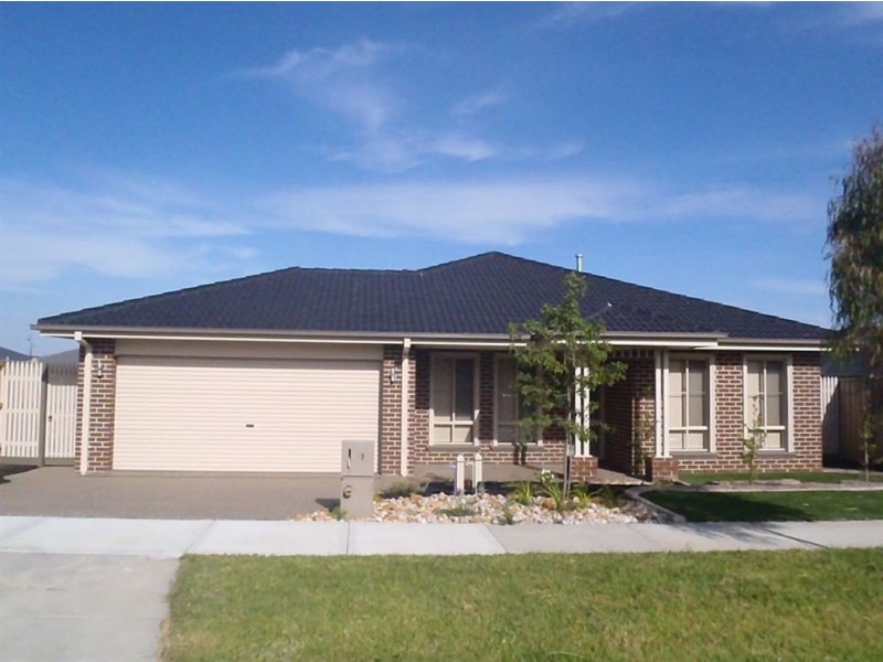 4 Ned Street, Cranbourne East VIC 3977