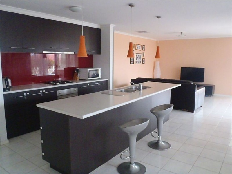 8 Castellana Court, Narre Warren South VIC 3805