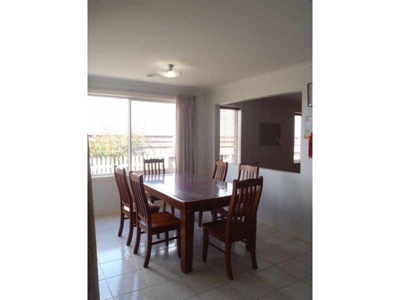 8 Castellana Court, Narre Warren South VIC 3805