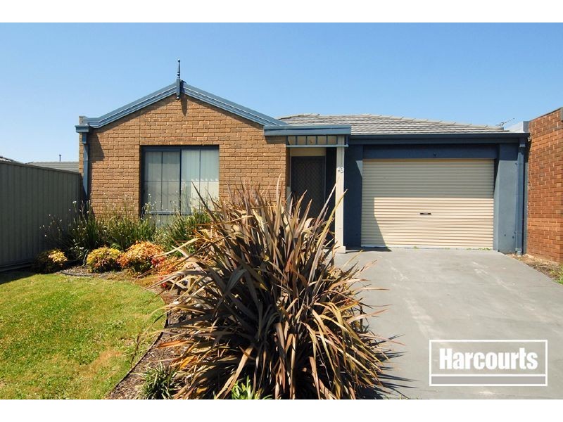 13 Tyndall Street, Cranbourne East VIC 3977