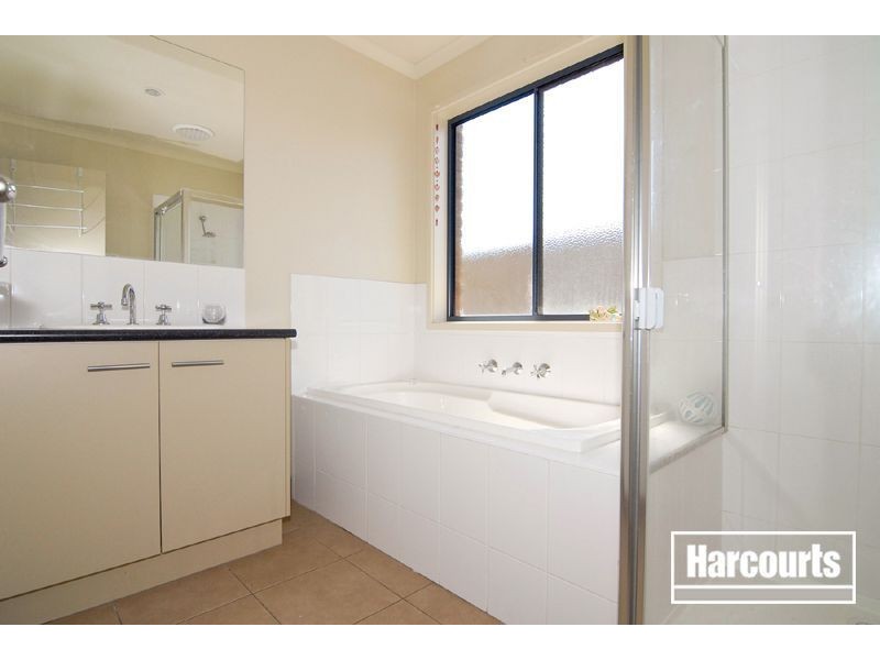 13 Tyndall Street, Cranbourne East VIC 3977