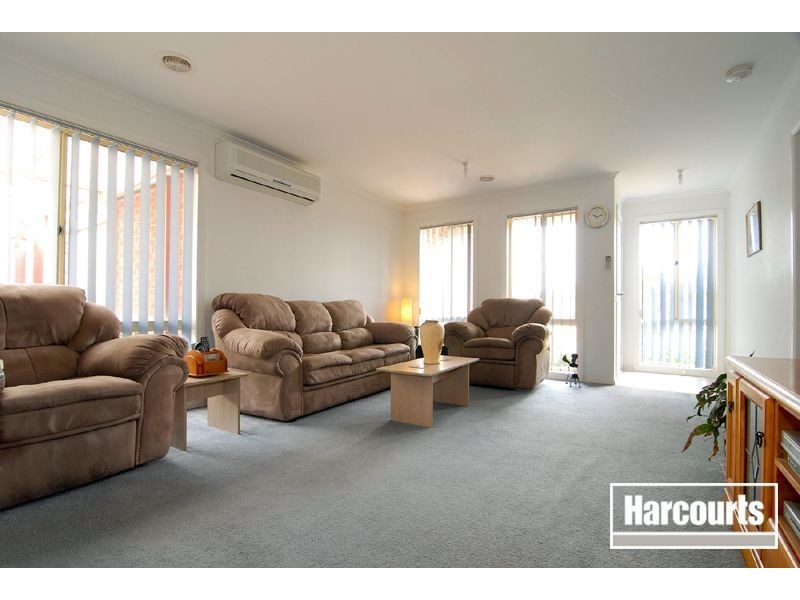 15 Bookham Way, Cranbourne West VIC 3977