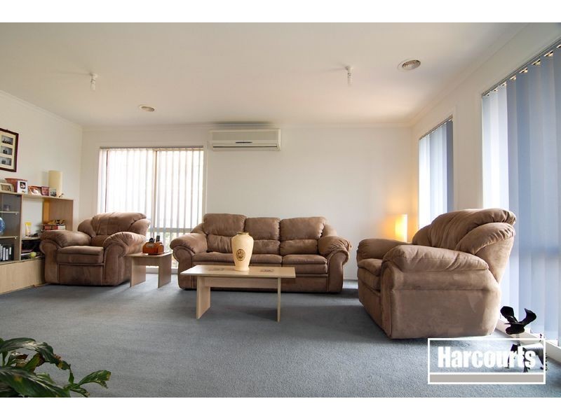 15 Bookham Way, Cranbourne West VIC 3977