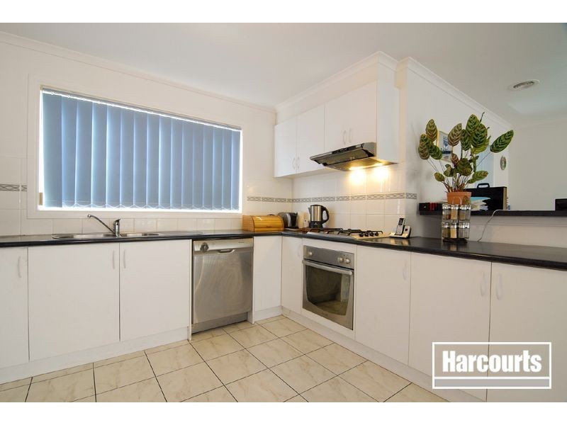 15 Bookham Way, Cranbourne West VIC 3977