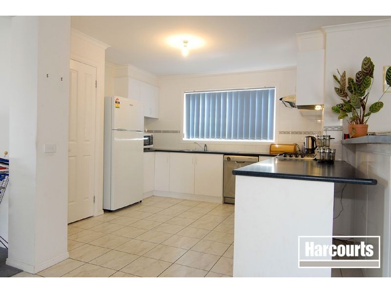 15 Bookham Way, Cranbourne West VIC 3977