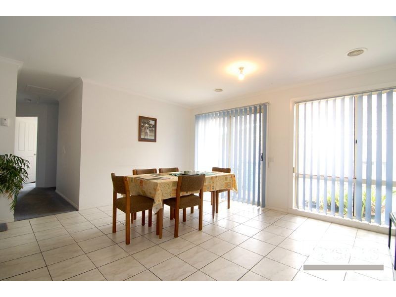 15 Bookham Way, Cranbourne West VIC 3977