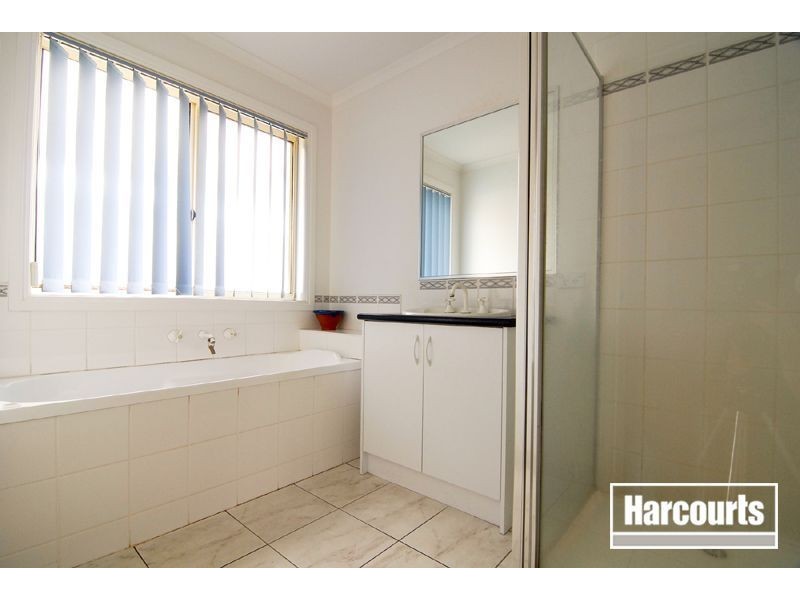 15 Bookham Way, Cranbourne West VIC 3977
