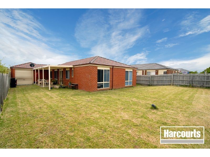 15 Bookham Way, Cranbourne West VIC 3977