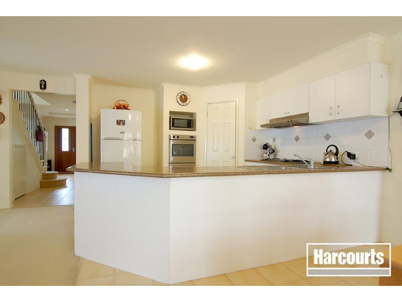 33 Robinswood Parade, Narre Warren South VIC 3805