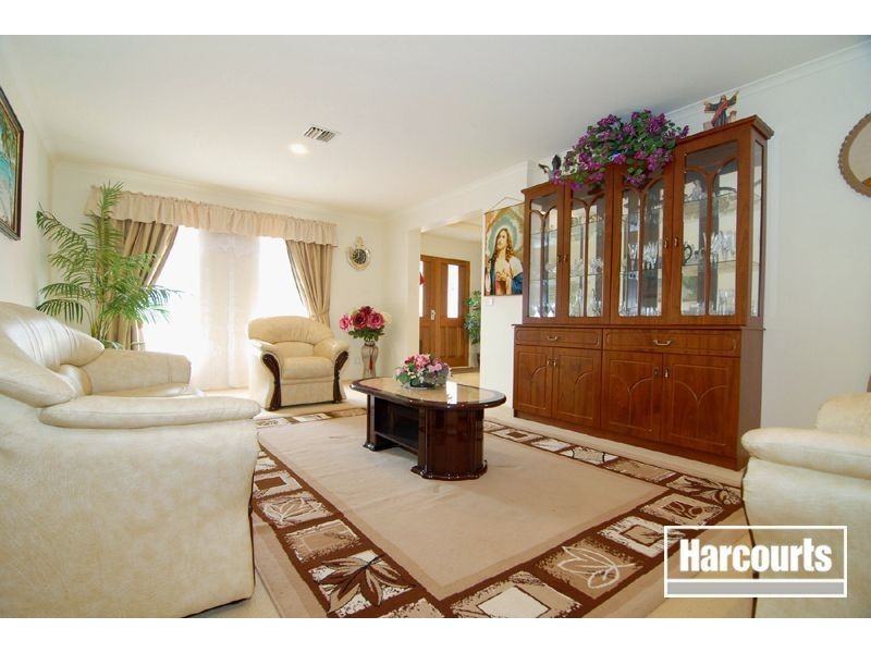 33 Robinswood Parade, Narre Warren South VIC 3805