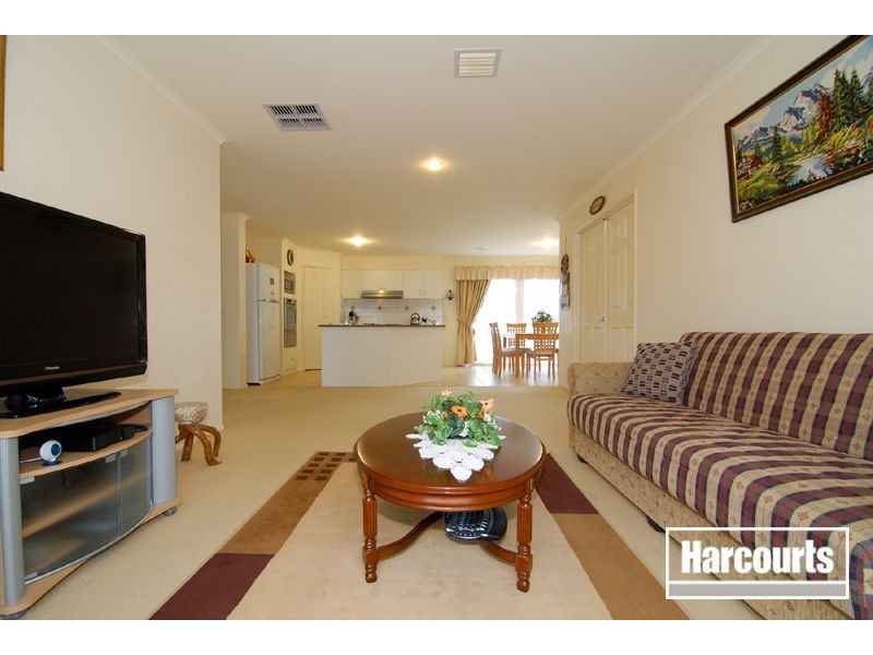 33 Robinswood Parade, Narre Warren South VIC 3805