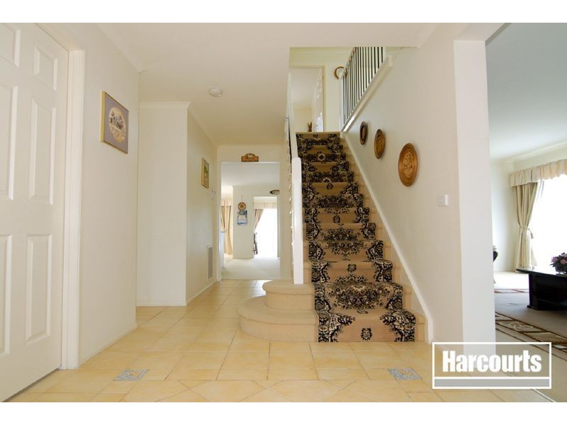 33 Robinswood Parade, Narre Warren South VIC 3805