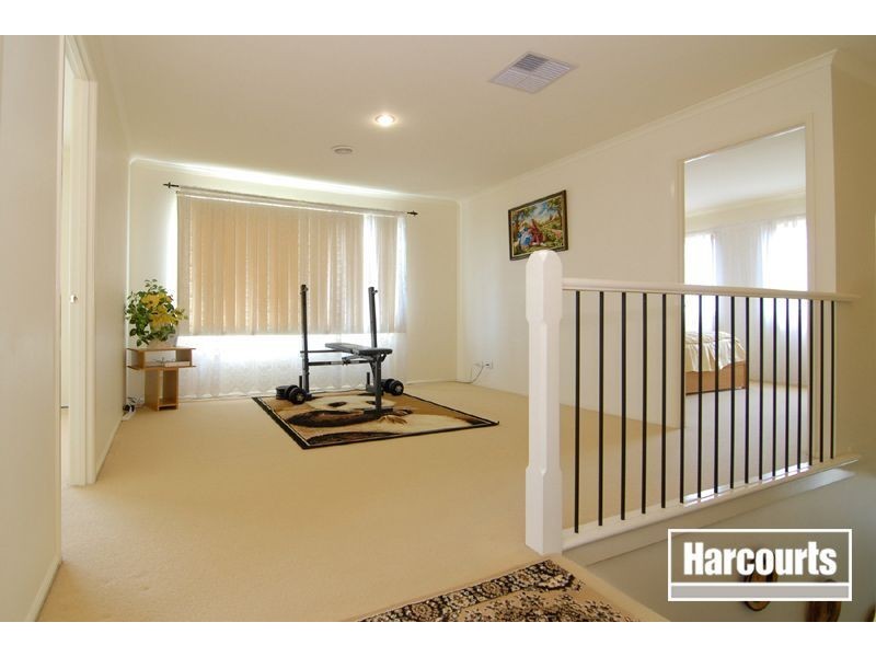 33 Robinswood Parade, Narre Warren South VIC 3805