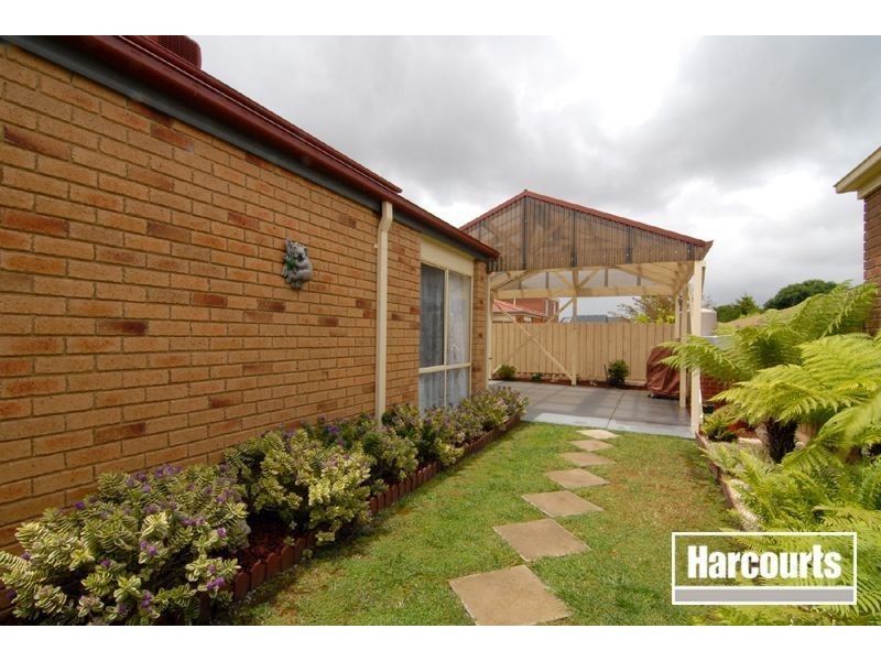 33 Robinswood Parade, Narre Warren South VIC 3805