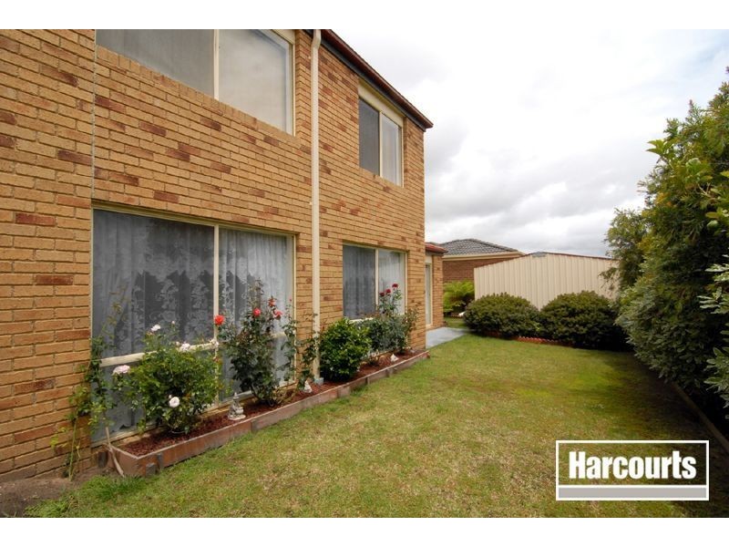 33 Robinswood Parade, Narre Warren South VIC 3805