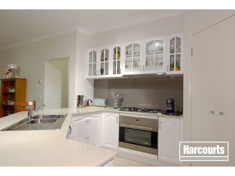 5 Whitegum Way, Cranbourne North VIC 3977