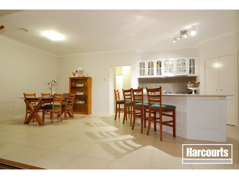 5 Whitegum Way, Cranbourne North VIC 3977