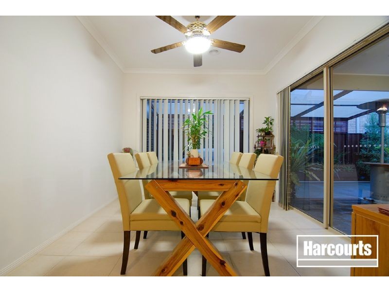 5 Whitegum Way, Cranbourne North VIC 3977