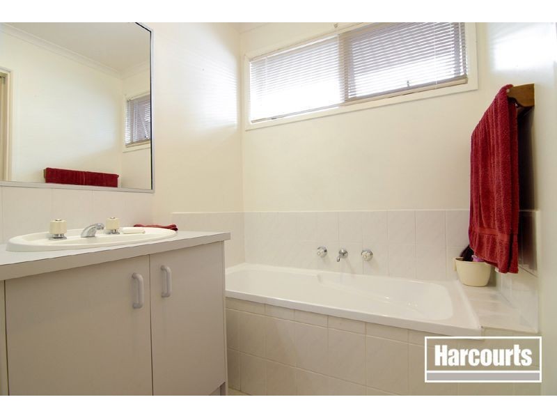 3 Glenleigh Court, Cranbourne North VIC 3977