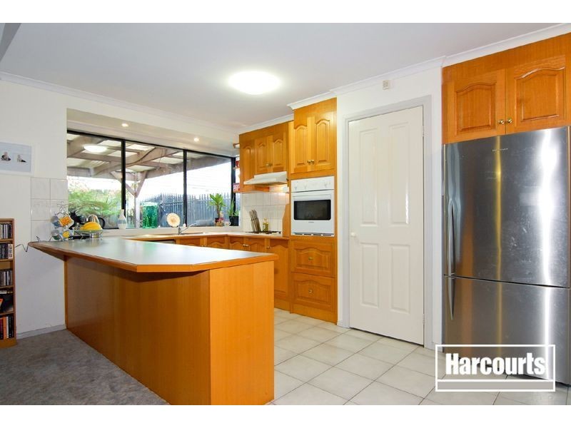 16 Flying Star Walk, Skye VIC 3977