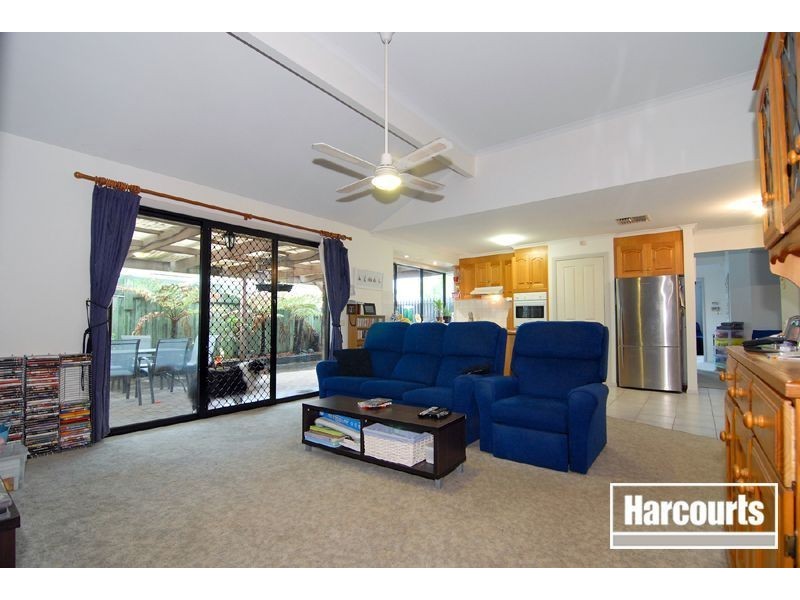 16 Flying Star Walk, Skye VIC 3977